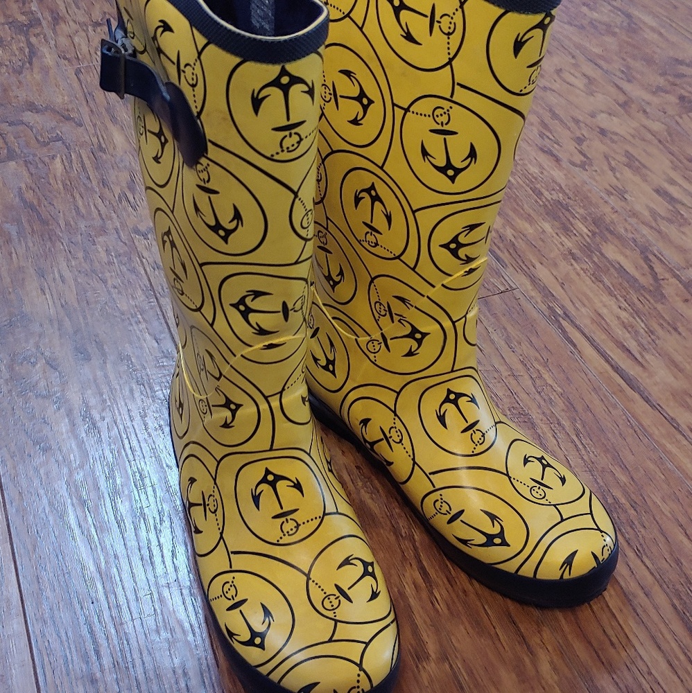 L.L. Bean Wellie Rain Boots Yellow/Navy size 8